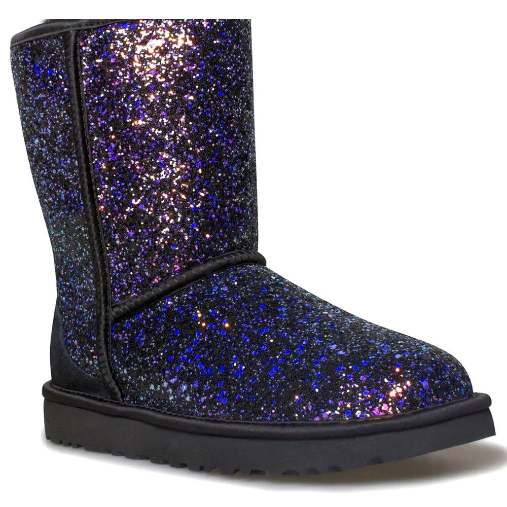 UGG Short Cosmos Black Boot